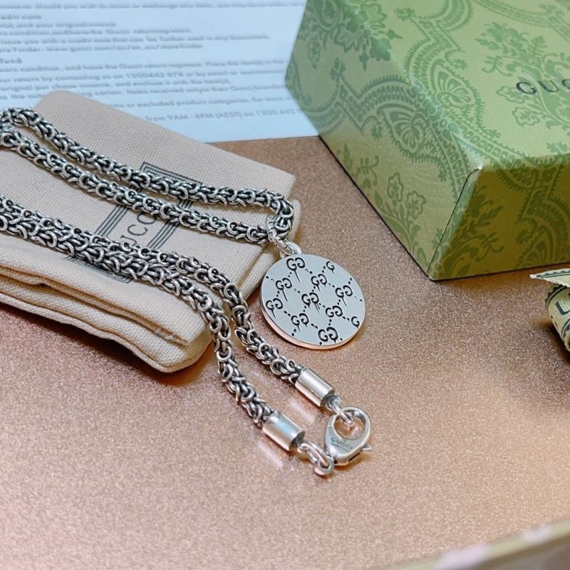 G*u*i necklaces
